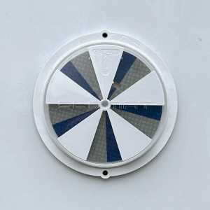 TEPELN ZARIADENIE S REFLEKTORMI