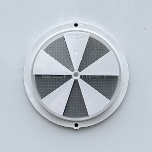 TEPELN ZARIADENIE S REFLEKTORMI